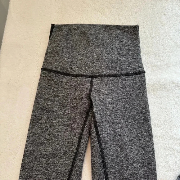 Lululemon Wunder Under Hi-Rise 7/8 Tight *25"
Heathered Black size 2 - Picture 5 of 13